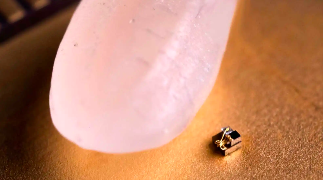 World’s tiniest ‘computer’ makes a grain of rice seem massive