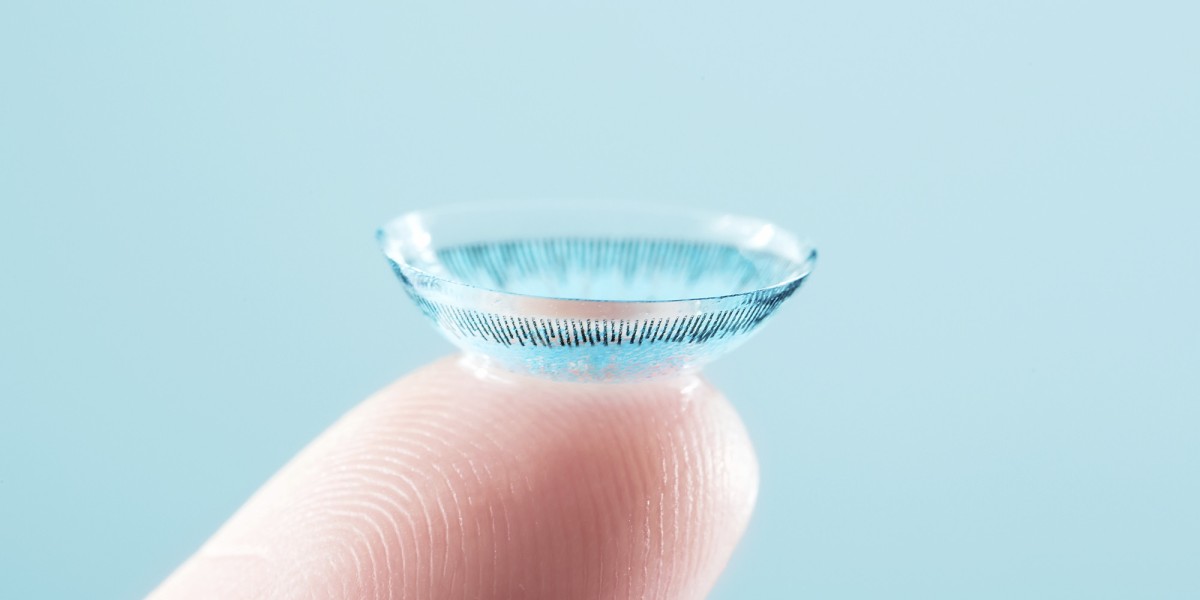 A Woman Had a Contact Lens Stuck in Her Eyelid For 28 Years. She Didn’t Notice It